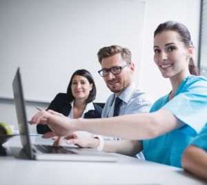 SIGNAL IDUNA şi MedLife lansează un parteneriat pentru soluţii integrate de sănătate corporate